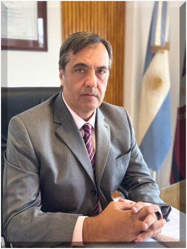 Dr. Gustavo Ferraris
